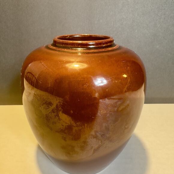 Toyo Japan Floral Vase Red Lacquered Finish 8” Hand-Painted Chrysanthemum Design - Picture 4 of 11